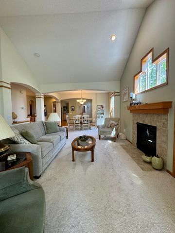 4711 Walnut Grove Lane N, Plymouth, MN 55446