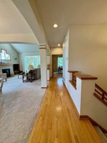 4711 Walnut Grove Lane N, Plymouth, MN 55446