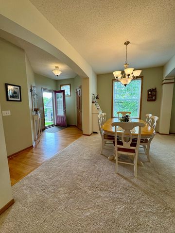 4711 Walnut Grove Lane N, Plymouth, MN 55446