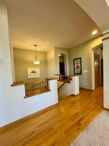 4711 Walnut Grove Lane N, Plymouth, MN 55446