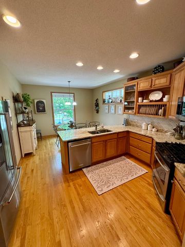 4711 Walnut Grove Lane N, Plymouth, MN 55446