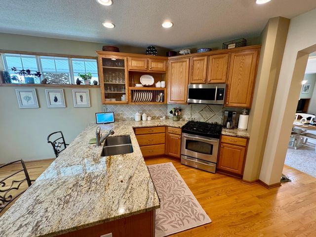 4711 Walnut Grove Lane N, Plymouth, MN 55446