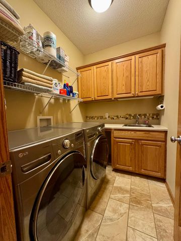 4711 Walnut Grove Lane N, Plymouth, MN 55446
