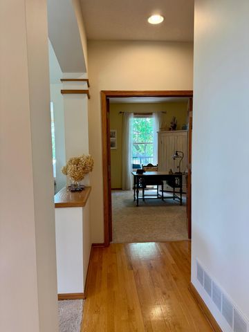 4711 Walnut Grove Lane N, Plymouth, MN 55446