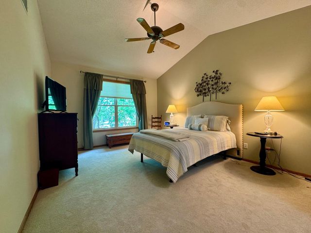 4711 Walnut Grove Lane N, Plymouth, MN 55446
