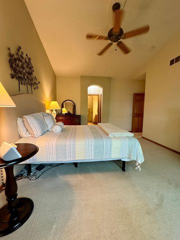 4711 Walnut Grove Lane N, Plymouth, MN 55446