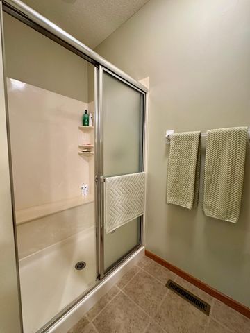 4711 Walnut Grove Lane N, Plymouth, MN 55446