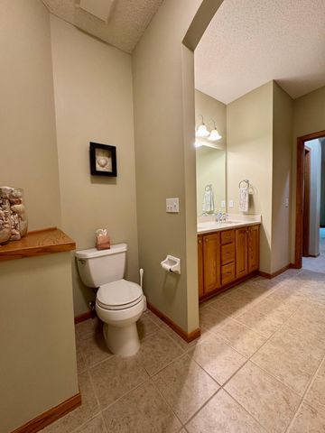 4711 Walnut Grove Lane N, Plymouth, MN 55446