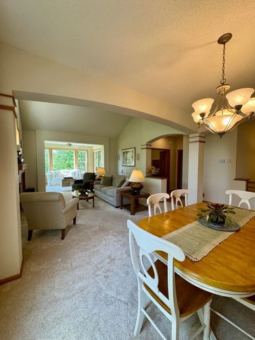 4711 Walnut Grove Lane N, Plymouth, MN 55446