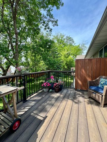 4711 Walnut Grove Lane N, Plymouth, MN 55446