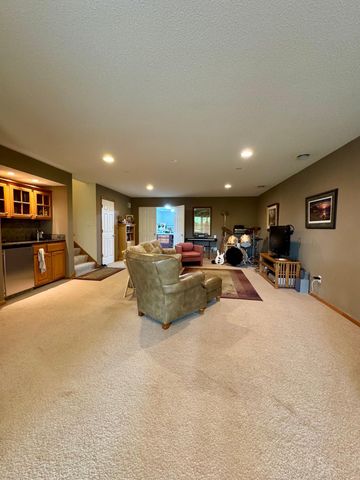 4711 Walnut Grove Lane N, Plymouth, MN 55446