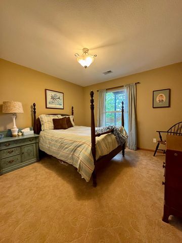 4711 Walnut Grove Lane N, Plymouth, MN 55446