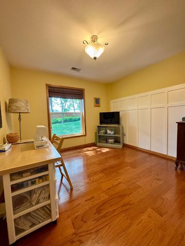 4711 Walnut Grove Lane N, Plymouth, MN 55446