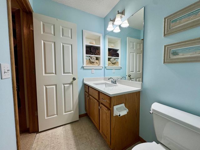 4711 Walnut Grove Lane N, Plymouth, MN 55446