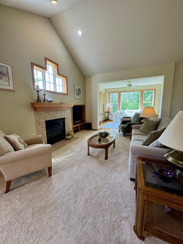 4711 Walnut Grove Lane N, Plymouth, MN 55446