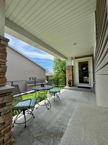 4711 Walnut Grove Lane N, Plymouth, MN 55446