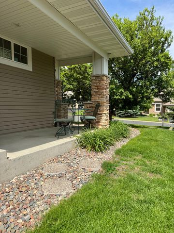 4711 Walnut Grove Lane N, Plymouth, MN 55446