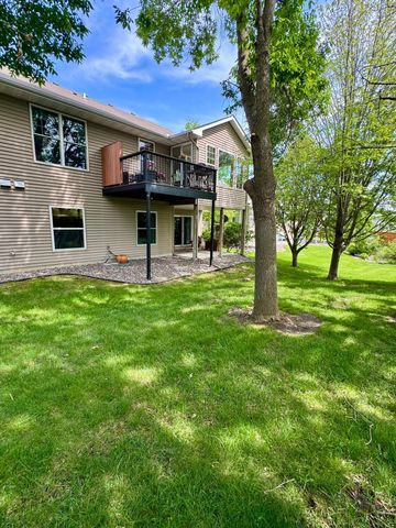 4711 Walnut Grove Lane N, Plymouth, MN 55446