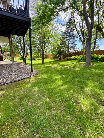 4711 Walnut Grove Lane N, Plymouth, MN 55446