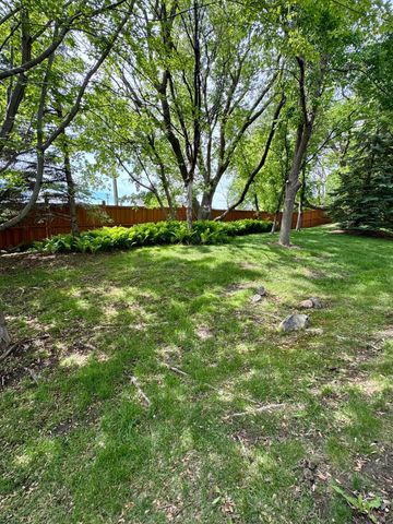4711 Walnut Grove Lane N, Plymouth, MN 55446