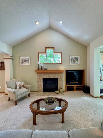 4711 Walnut Grove Lane N, Plymouth, MN 55446