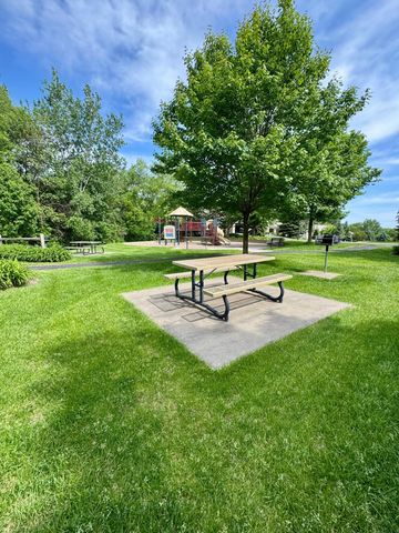 4711 Walnut Grove Lane N, Plymouth, MN 55446