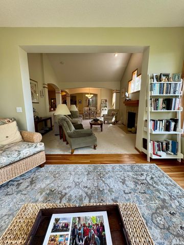 4711 Walnut Grove Lane N, Plymouth, MN 55446