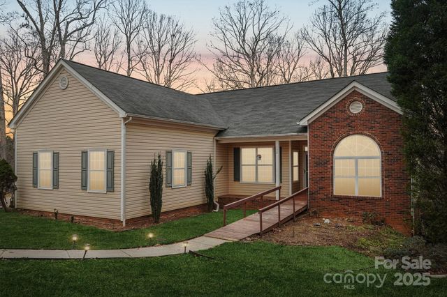 132 Grayrock Drive, Statesville, NC 28677