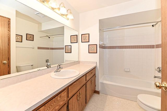 2741 Brighton DRIVE, Waukesha, WI 53188