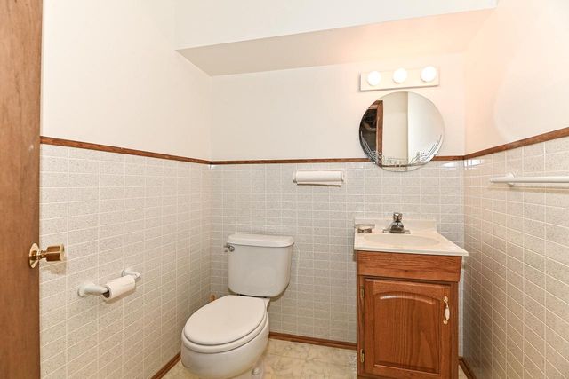 2741 Brighton DRIVE, Waukesha, WI 53188