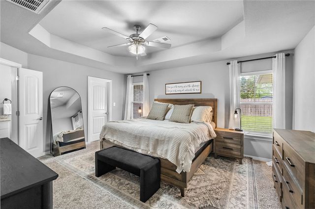 1211 Sundowner Ranch Avenue, Prairie Grove, AR 72753
