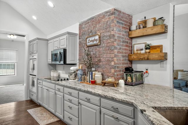 134 Moonlight Valley Drive, Ash Grove, MO 65604