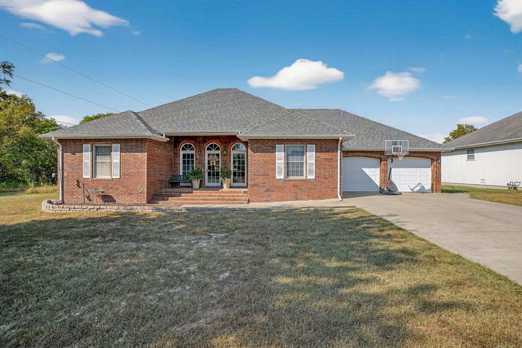 134 Moonlight Valley Drive, Ash Grove, MO 65604