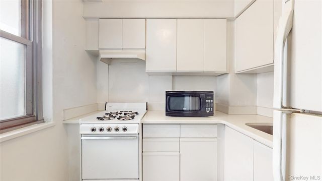 61-15 97th Street 15C, Rego Park, NY 11374