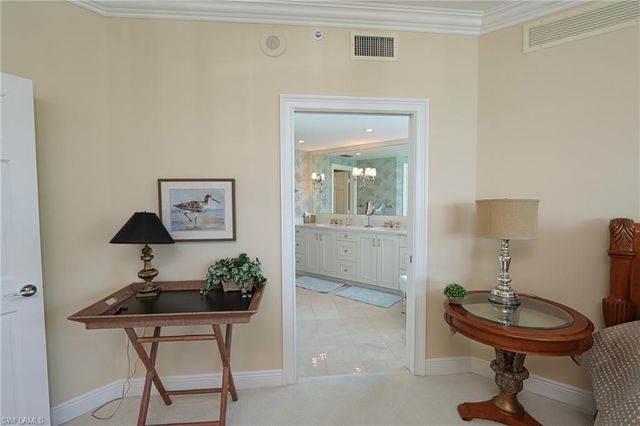 60 Seagate DR 402, Naples, FL 34103