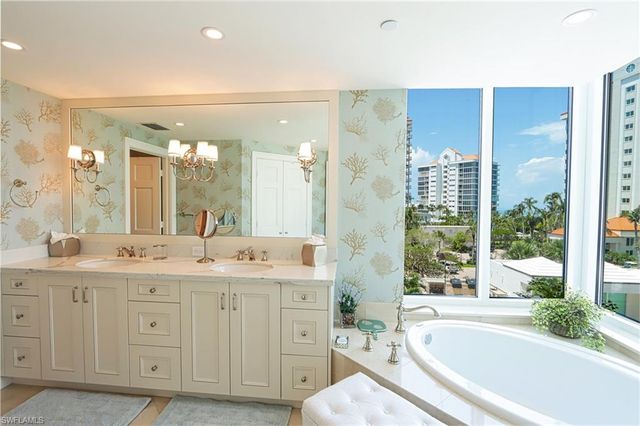 60 Seagate DR 402, Naples, FL 34103