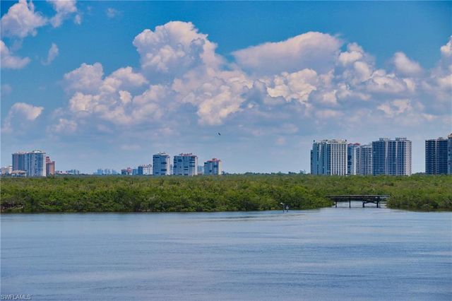 60 Seagate DR 402, Naples, FL 34103