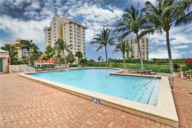 60 Seagate DR 402, Naples, FL 34103