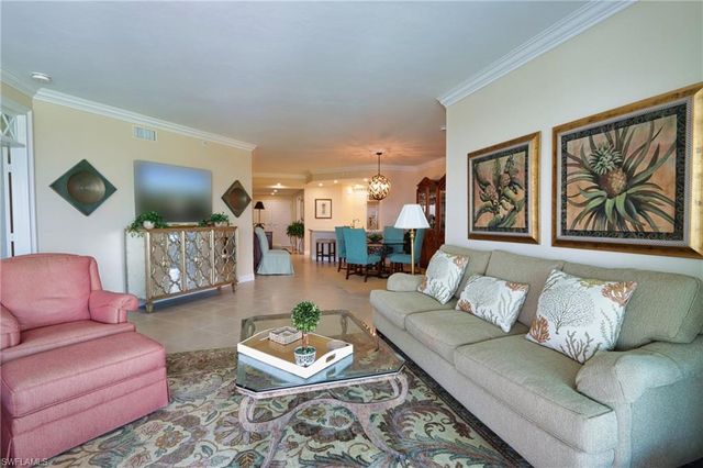 60 Seagate DR 402, Naples, FL 34103