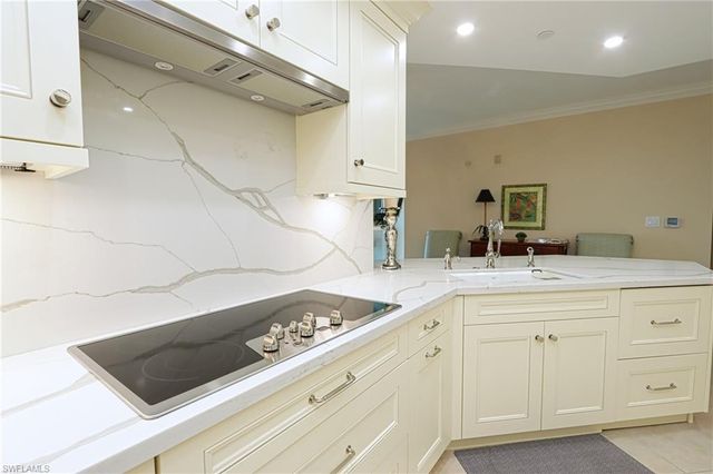 60 Seagate DR 402, Naples, FL 34103