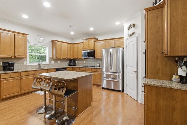 31 VILLAGE GREEN Court SW, Lilburn, GA 30047