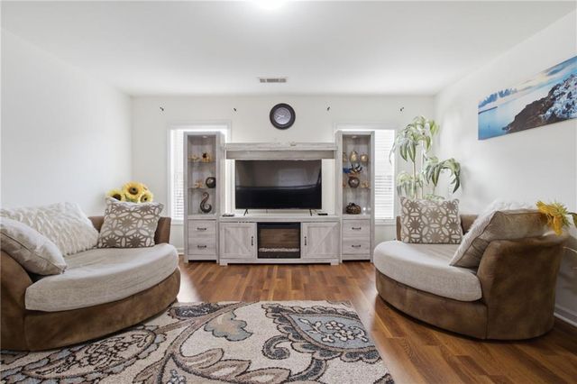 31 VILLAGE GREEN Court SW, Lilburn, GA 30047