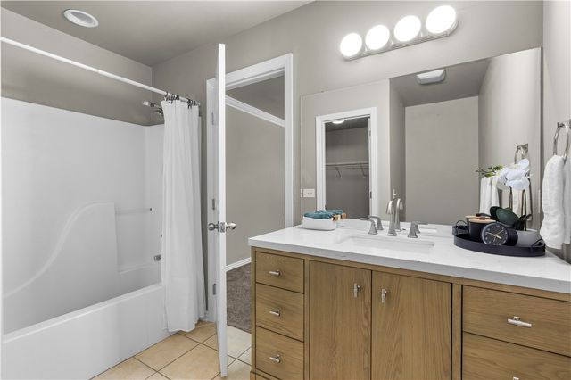 3906 SW Carriageway Avenue, Bentonville, AR 72712