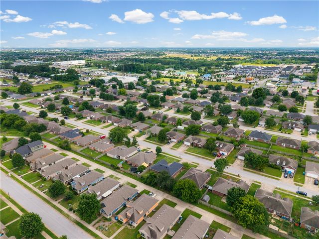 3906 SW Carriageway Avenue, Bentonville, AR 72712