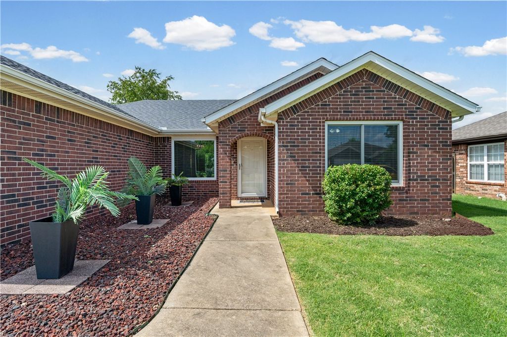 3906 SW Carriageway Avenue, Bentonville, AR 72712