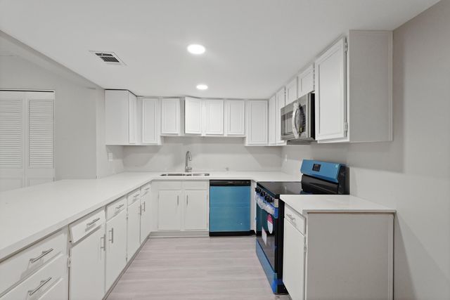 2212 Shadowdale Drive 358, Houston, TX 77043