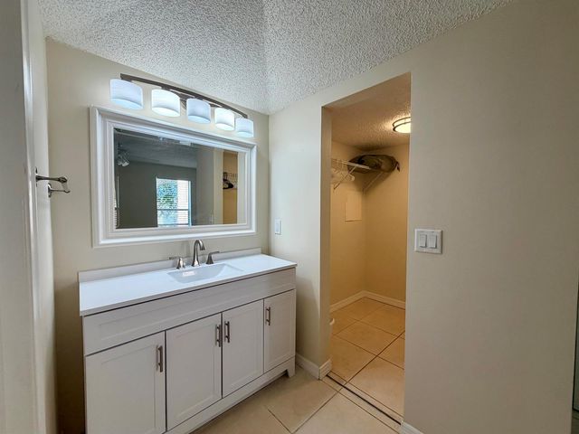 2800 Fiore Way 201, Delray Beach, FL 33445