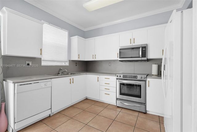 5420 NW 107 Avenue 302, Doral, FL 33178