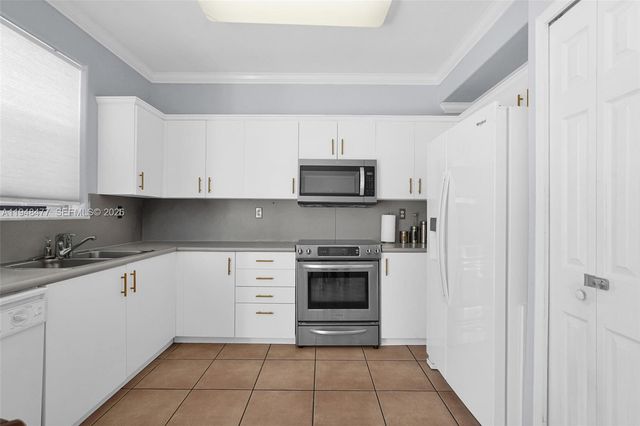 5420 NW 107 Avenue 302, Doral, FL 33178