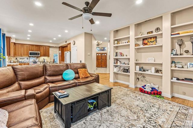 4745 Marblehead Bay Dr, Oceanside, CA 92057